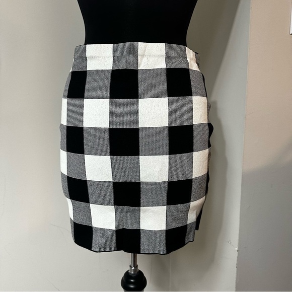 Rachel Roy Black & White Monochromatic Plaid Mini Skirt in Size Medium - Picture 4 of 6